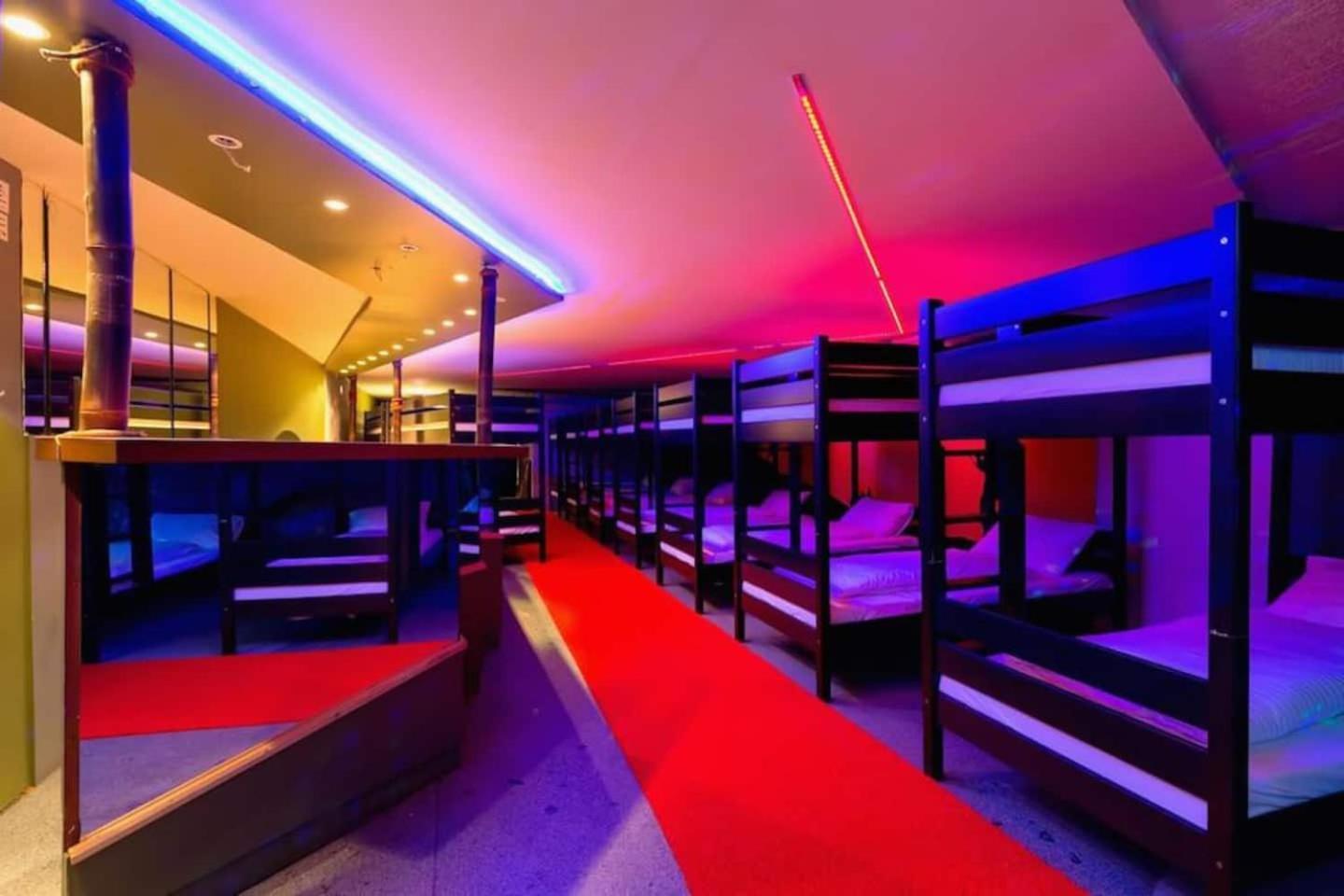 Вилла The Bachelor Bar - Bunker | Private Club Будапешт Экстерьер фото