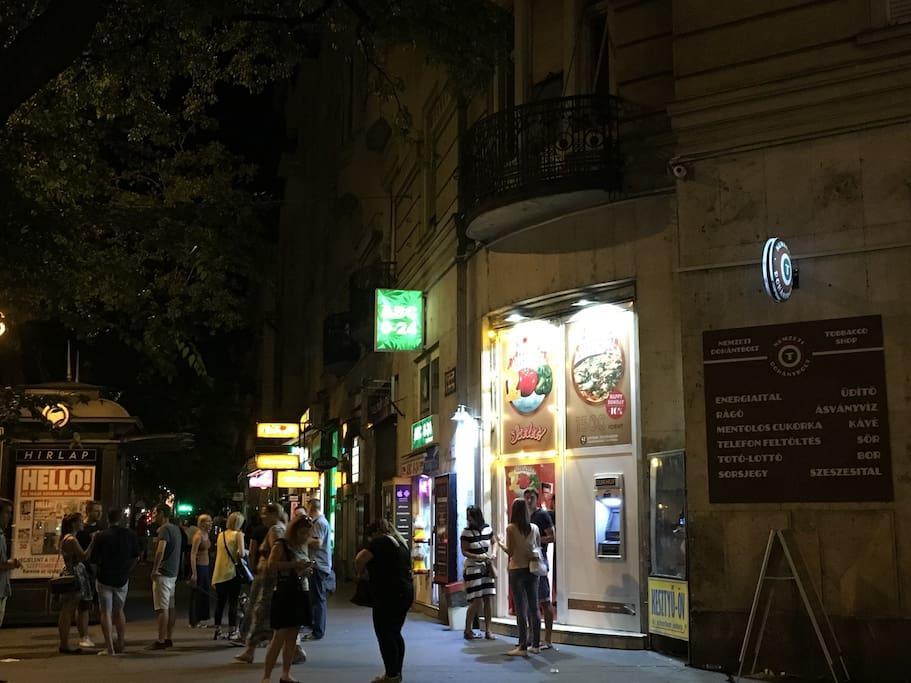 Вилла The Bachelor Bar - Bunker | Private Club Будапешт Экстерьер фото