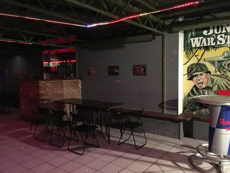 Вилла The Bachelor Bar - Bunker | Private Club Будапешт Экстерьер фото