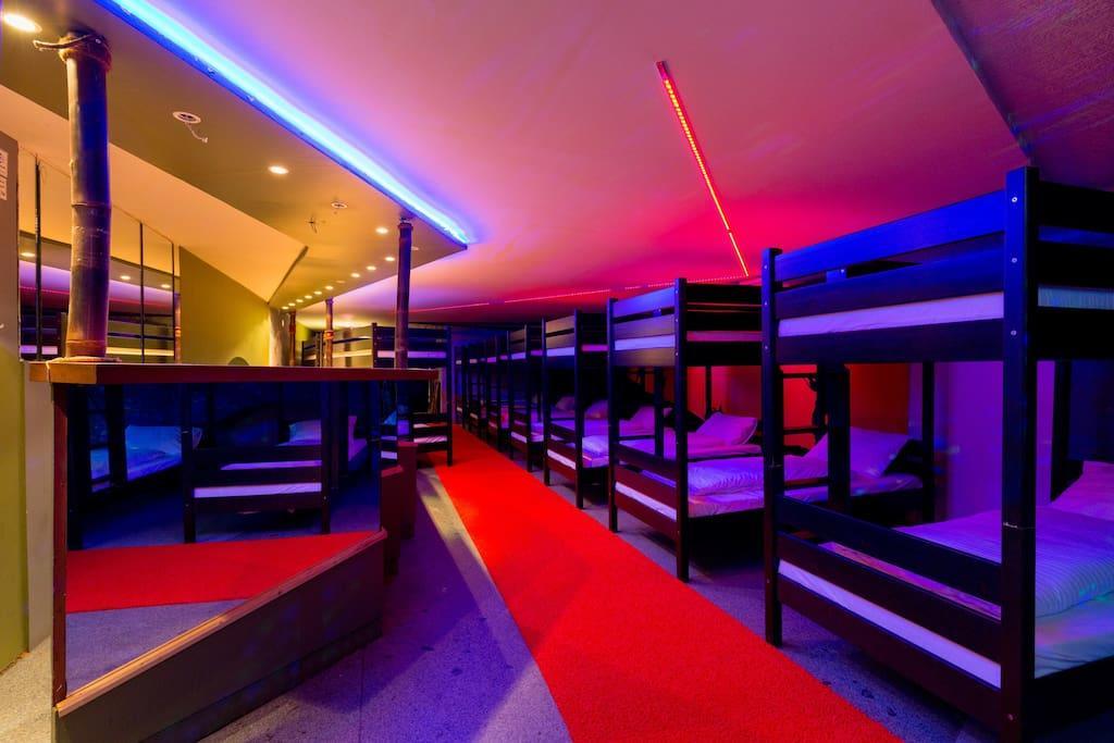 Вилла The Bachelor Bar - Bunker | Private Club Будапешт Экстерьер фото